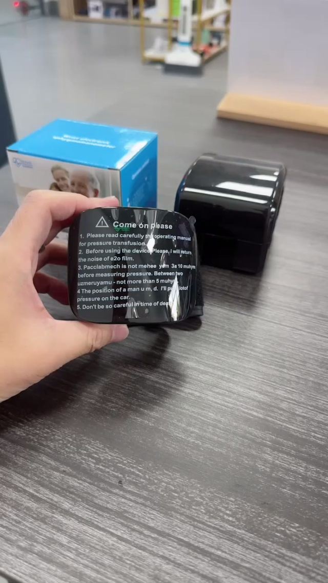 外贸款手腕式血压计 