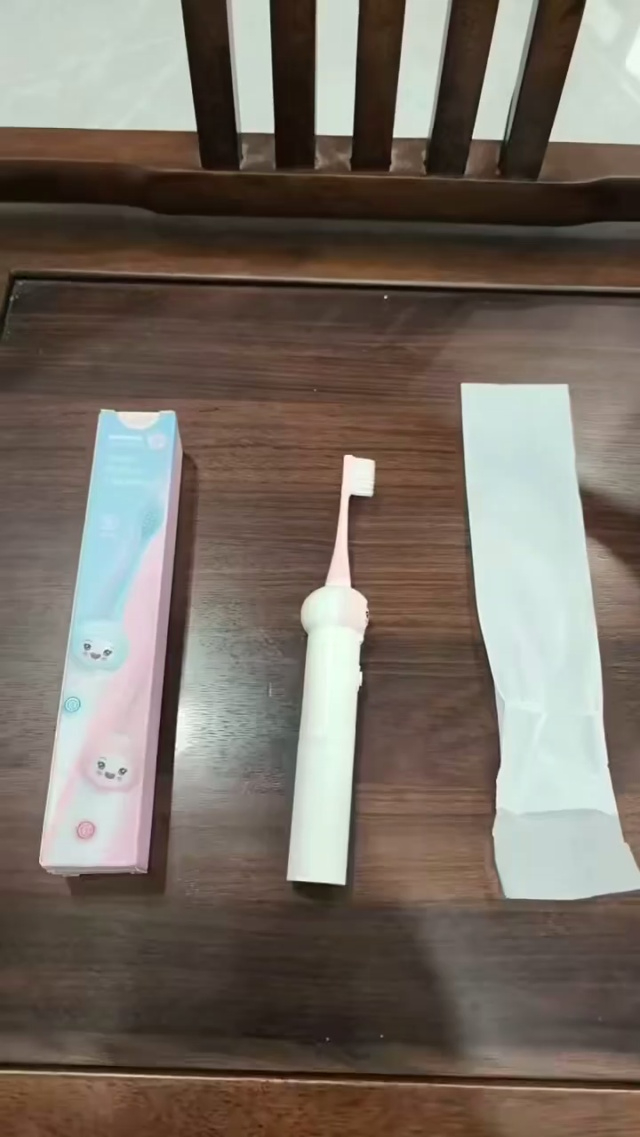 儿童牙刷 1.8元 