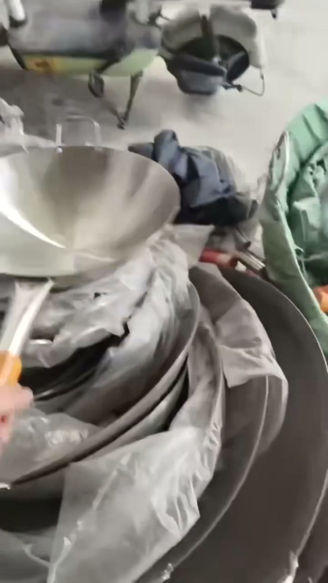 不锈钢杂款炒锅2吨左