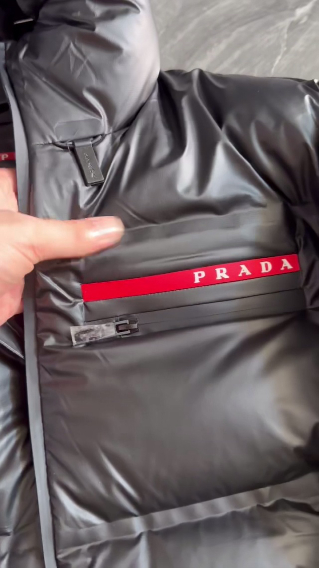 PRADA压胶羽绒有