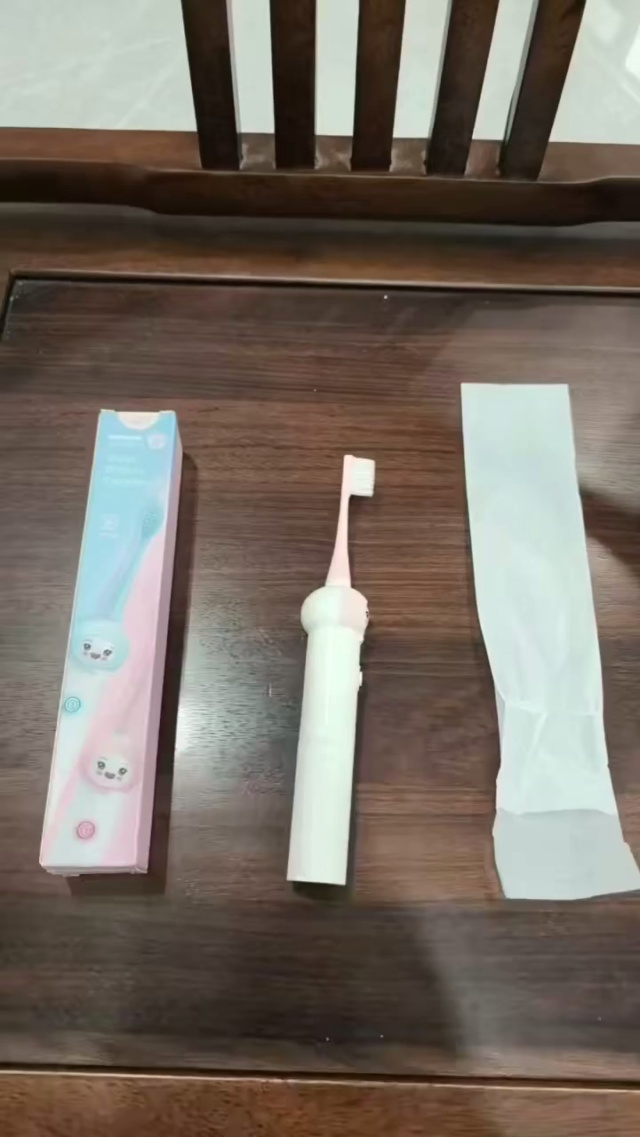 儿童牙刷 1.8元 