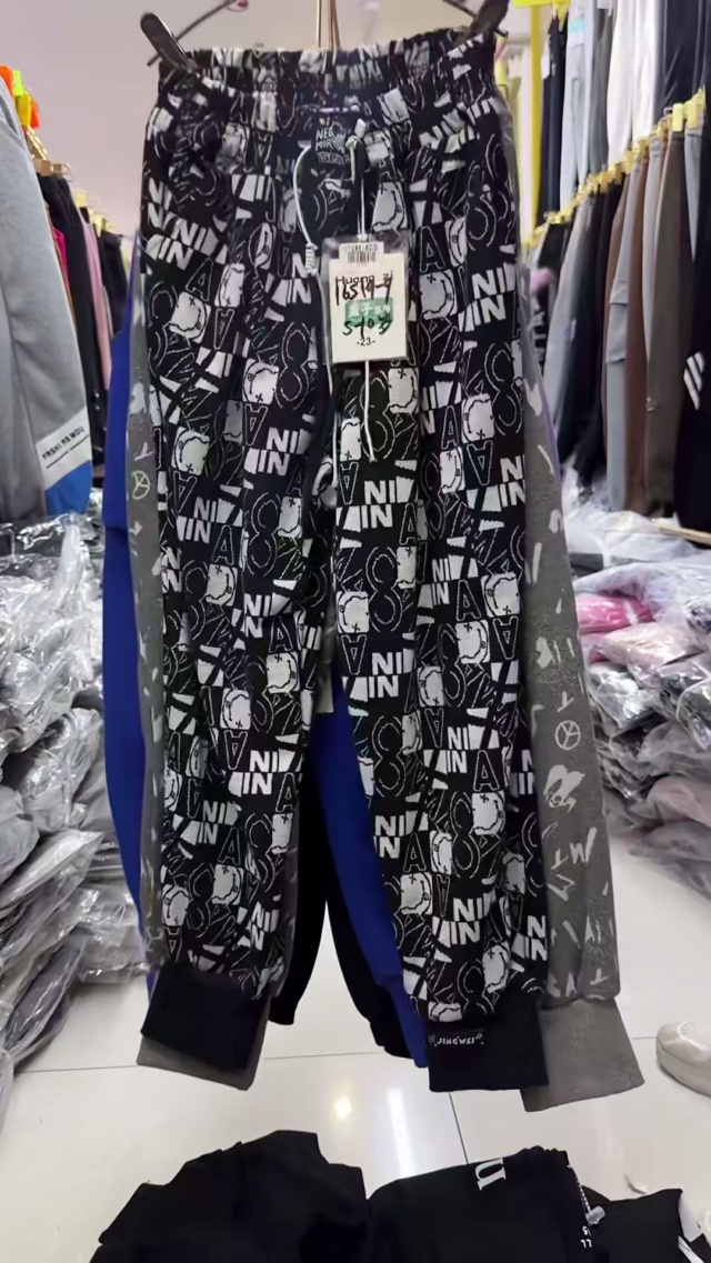 精品儿童裤子主打黑色