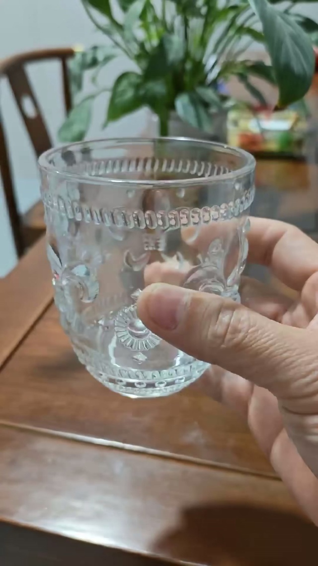 玻璃杯 4000个，