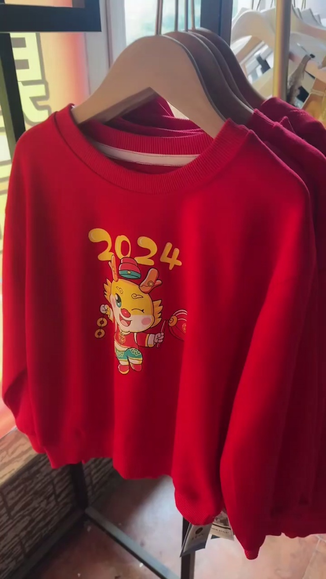 过期卫衣3.8一件 