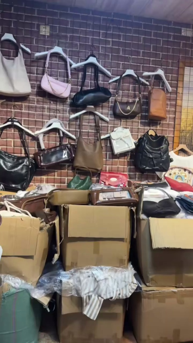 女士包包300个左右