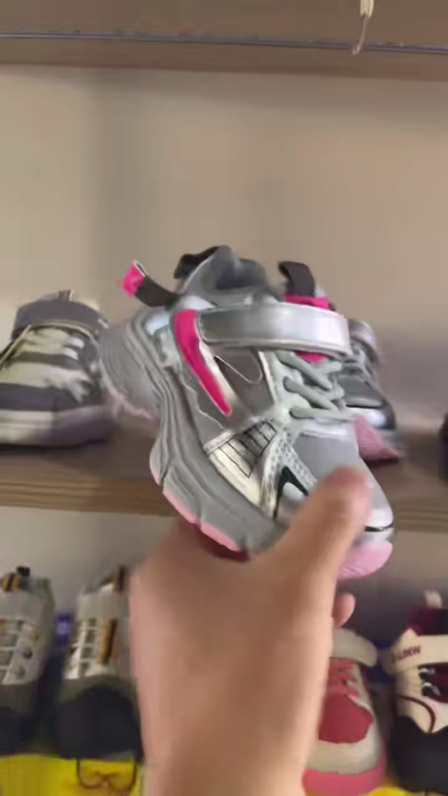 小童鞋，数量200双