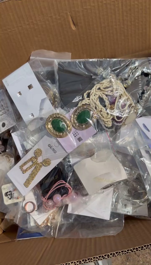 出口剩下的尾单饰品，