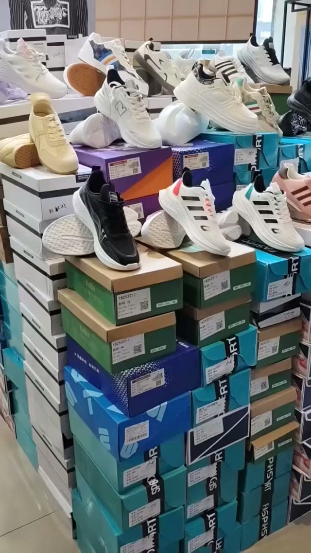 男女款精品运动鞋 4