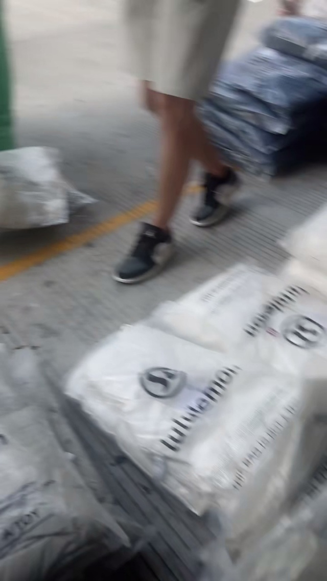 露露家四格羽绒数量不