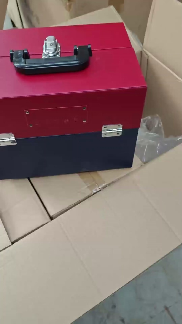 化妆箱220个，10