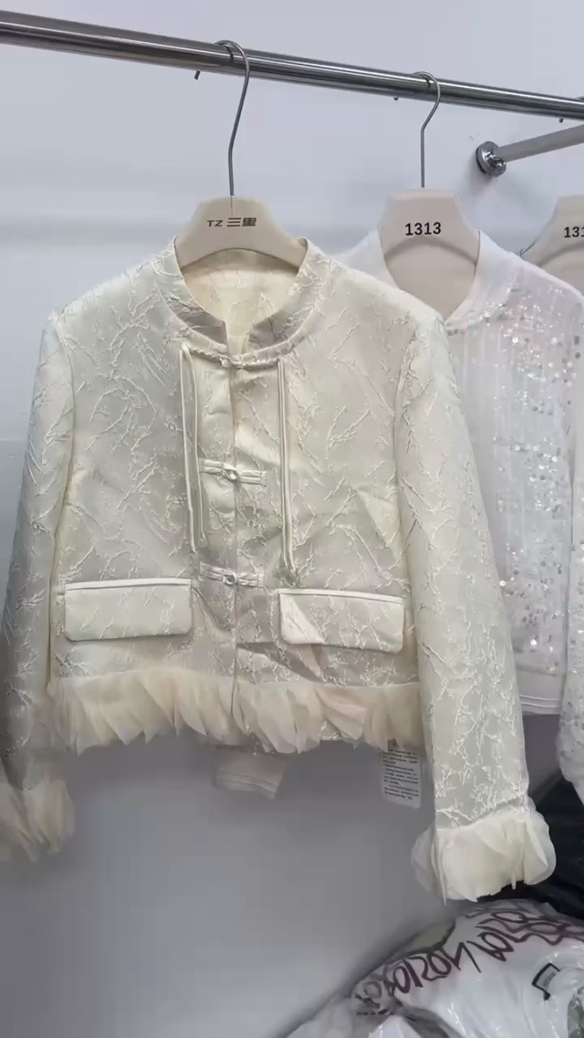 女士时尚秋款外套  