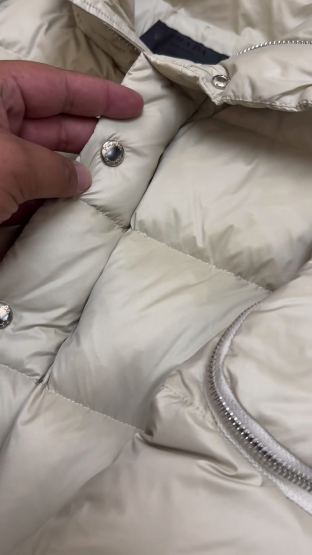 PRADA羽绒配货中