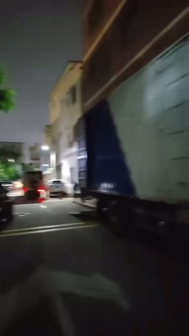 一边出一边进[庆祝]