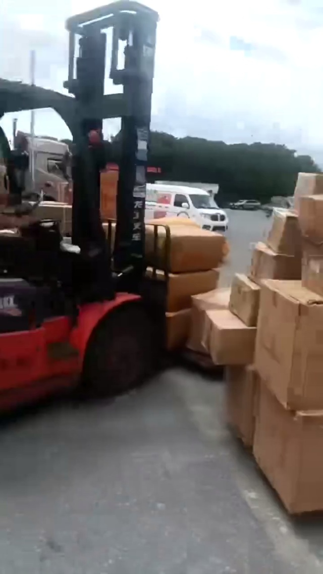 香水小爆单，海外仓多