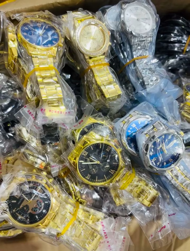 新到男女款钢带手表⌚