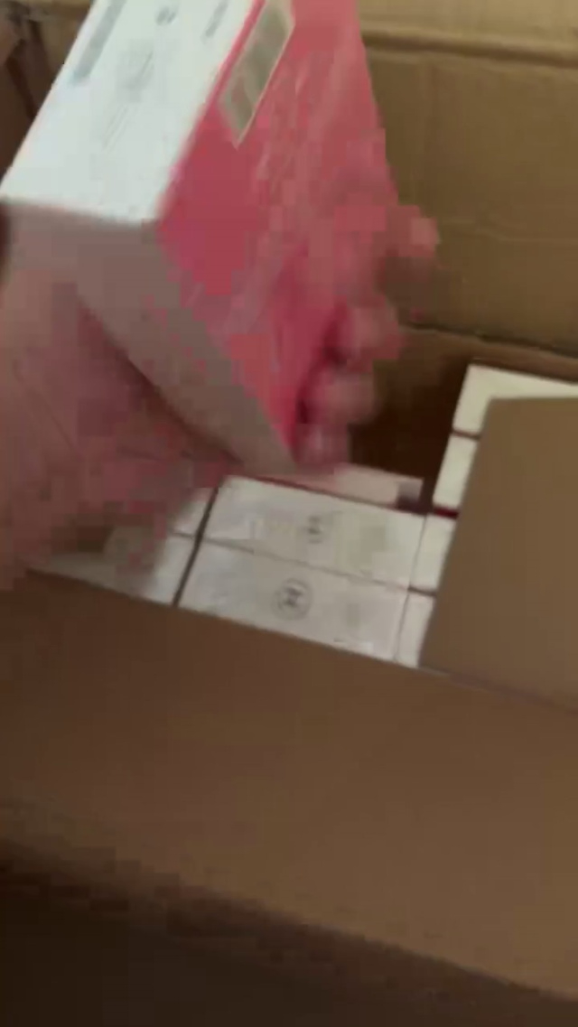 品牌香水有几百瓶  