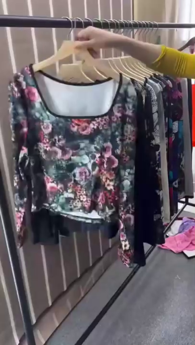 实体店下架一批女士短