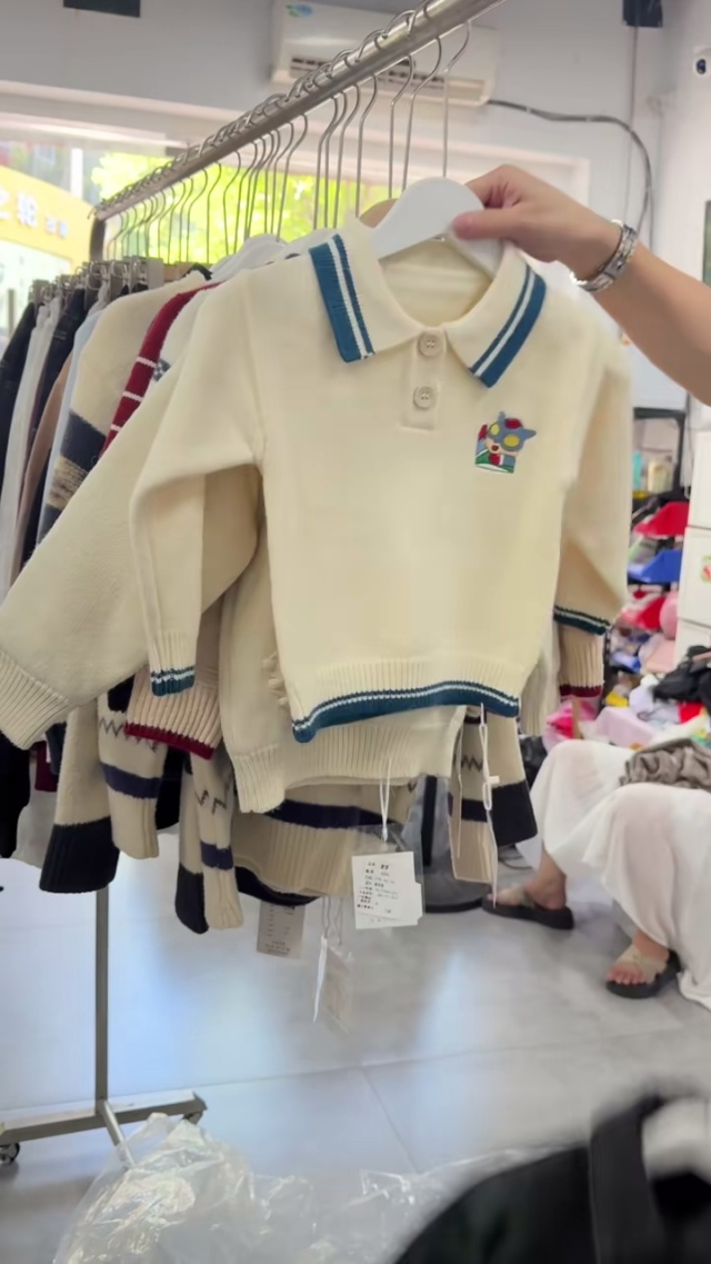 实体店下架一批秋冬款
