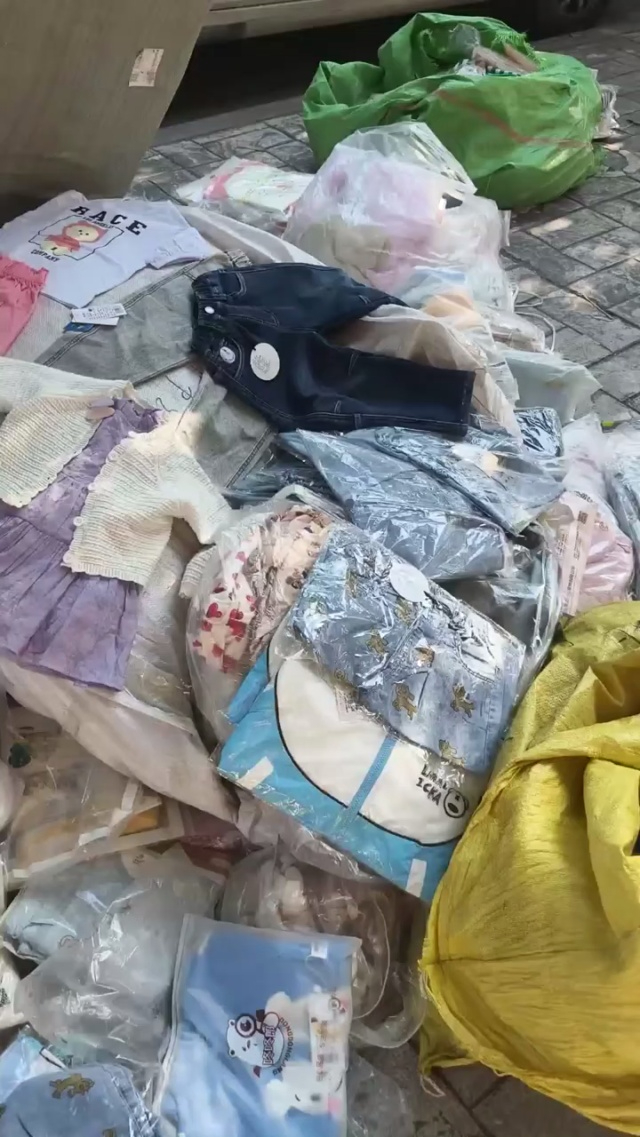 精品儿童杂款童装。1