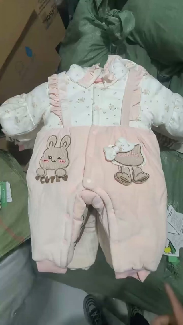 外穿精品爬服。几百件