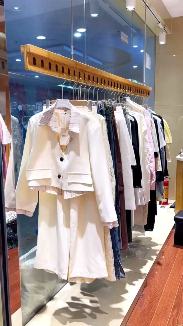 ① 视频一:实体店下