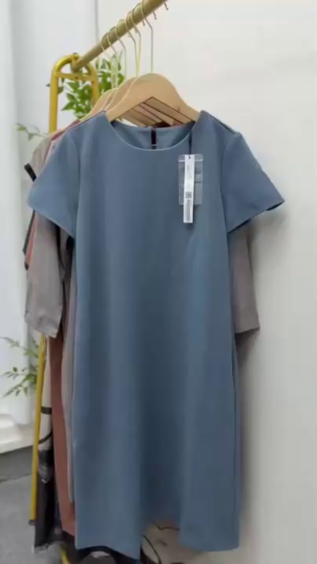 米白色连帽毛呢大衣 
