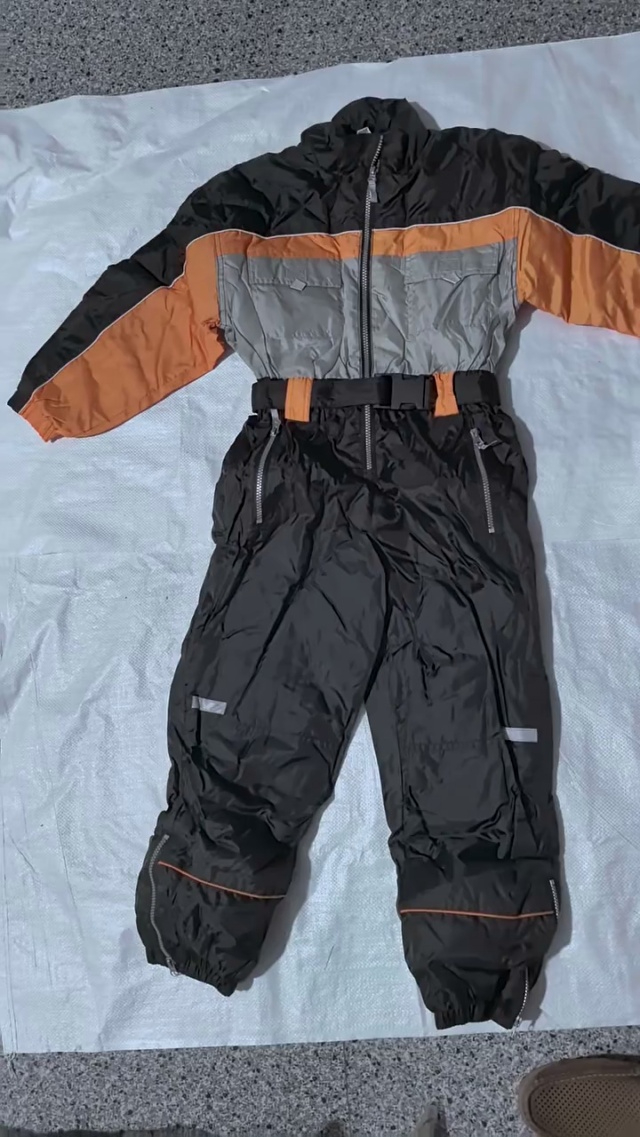 20套连体滑雪服，6